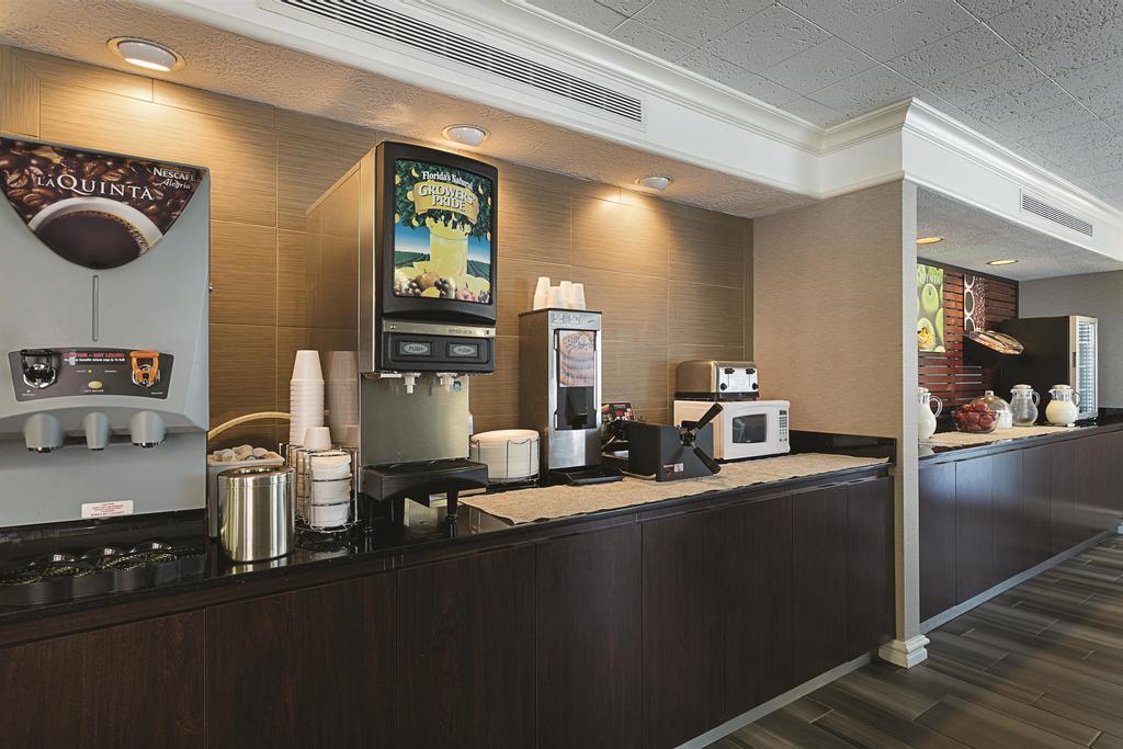 Quality Inn & Suites North Charleston - Ashley Phosphate Екстер'єр фото