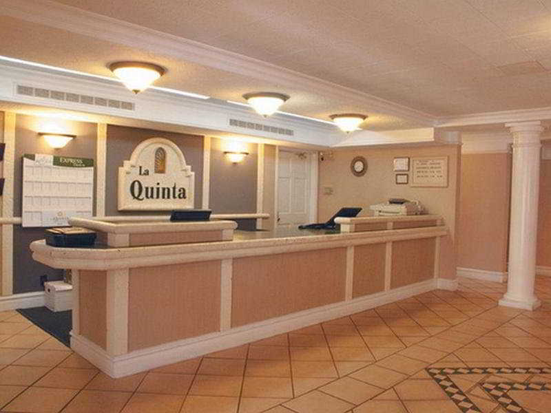 Quality Inn & Suites North Charleston - Ashley Phosphate Інтер'єр фото