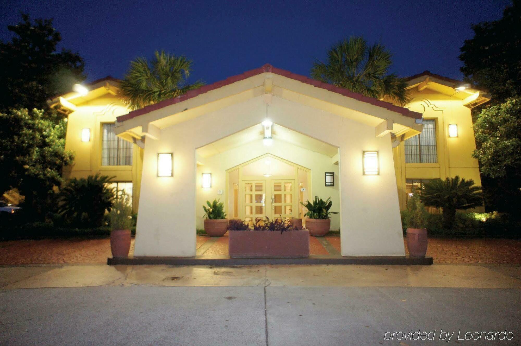 Quality Inn & Suites North Charleston - Ashley Phosphate Екстер'єр фото